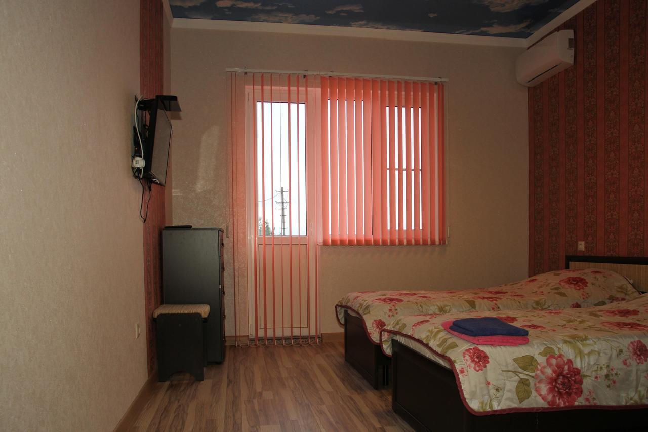 Guest House Vzgorye Gagra Exterior photo